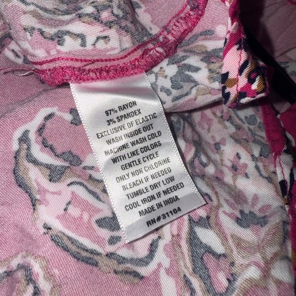 Crown & Ivy Pink Paisley 3/4 Sleeve Top size Small - Picture 4 of 7